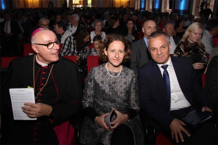 Slika slike/galerije//9102018_2034784294.jpg